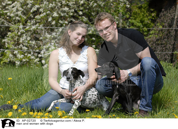 Mann und Frau mit Hunden / man and woman with dogs / AP-02720