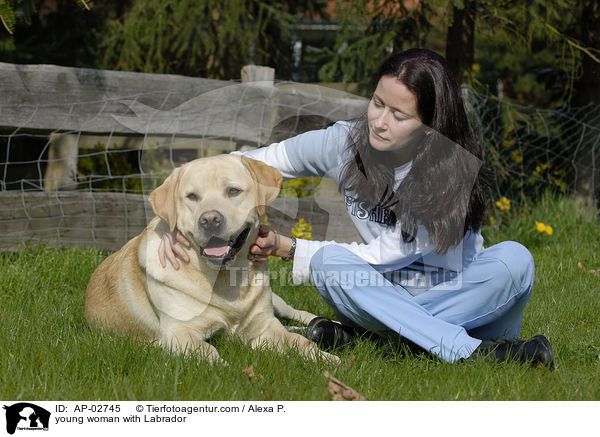 Frau mit Labrador / young woman with Labrador / AP-02745