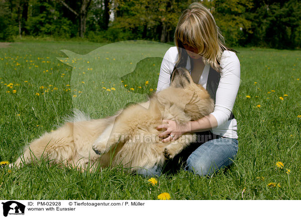 Frau mit Eurasier / woman with Eurasier / PM-02928