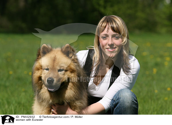 Frau mit Eurasier / woman with Eurasier / PM-02932