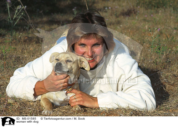 Frau mit Hund / woman with dog / MS-01585