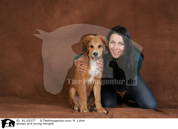 woman and young mongrel / KL-02377