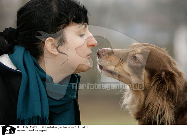 Frau und Australian-Shepherd-Mix / woman and mongrel / DJ-01281