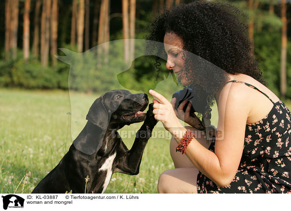 Frau und Mischling / woman and mongrel / KL-03887