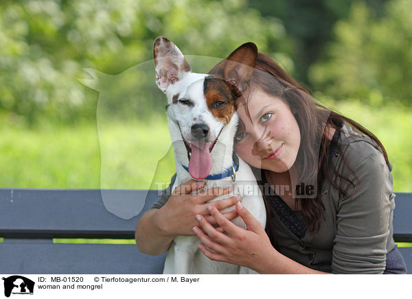Frau und Terrier-Mischling / woman and mongrel / MB-01520