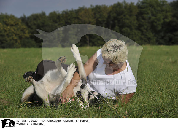 Frau und Mischling / woman and mongrel / SST-06920