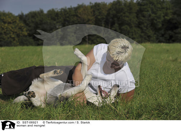Frau und Mischling / woman and mongrel / SST-06921