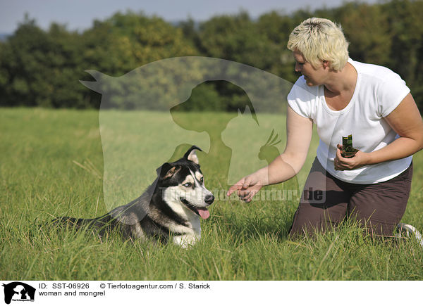 Frau und Mischling / woman and mongrel / SST-06926