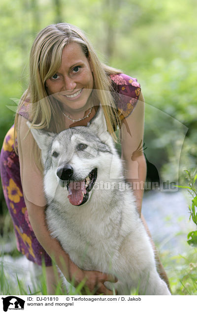 Frau und Schferhund-Mischling / woman and mongrel / DJ-01810
