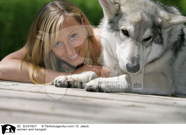 Frau und Schferhund-Mischling / woman and mongrel / DJ-01821