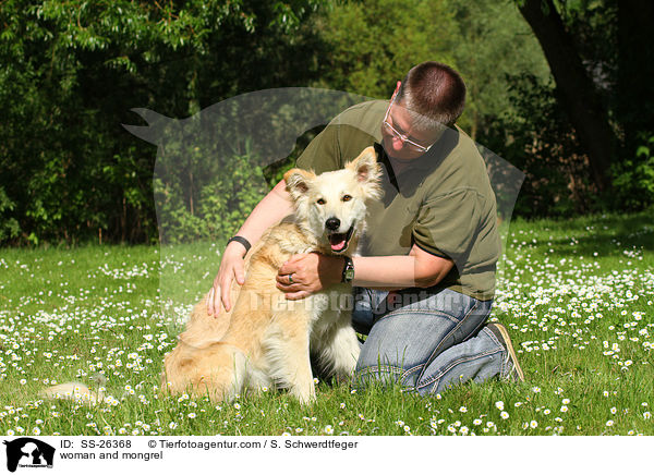 Frau und Laika-Mix / woman and mongrel / SS-26368