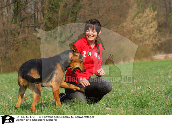 Frau und Schferhund-Mischling / woman and Shepherd-Mongrel / SS-50473