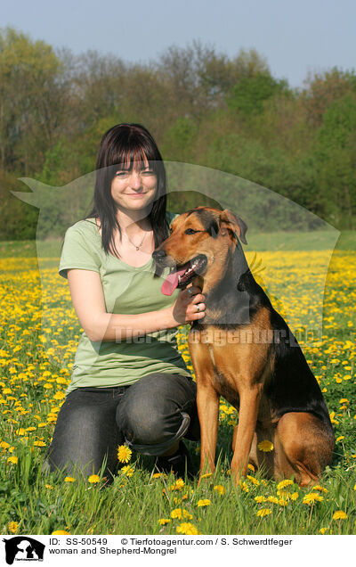 Frau und Schferhund-Mischling / woman and Shepherd-Mongrel / SS-50549