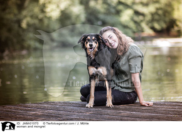 Frau und Mischling / woman and mongrel / JAM-01070