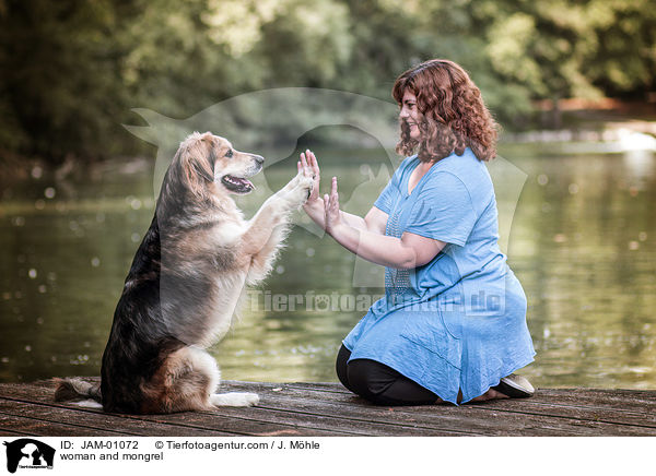Frau und Mischling / woman and mongrel / JAM-01072