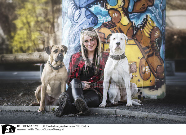 Frau mit Cane-Corso-Mischling / woman with Cano-Corso-Mongrel / KFI-01572