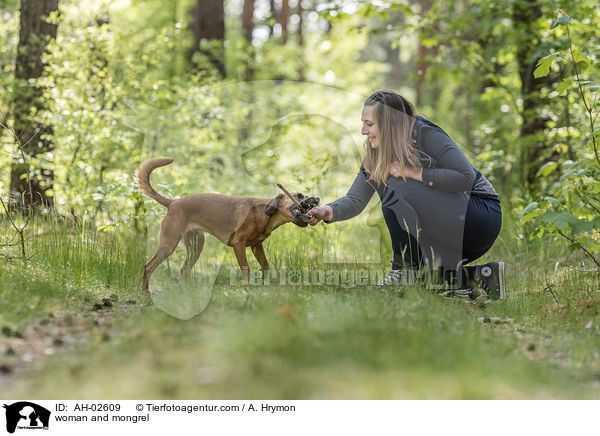 Frau und Mischling / woman and mongrel / AH-02609