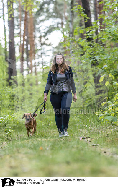 woman and mongrel / AH-02613