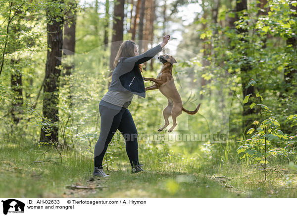 Frau und Mischling / woman and mongrel / AH-02633