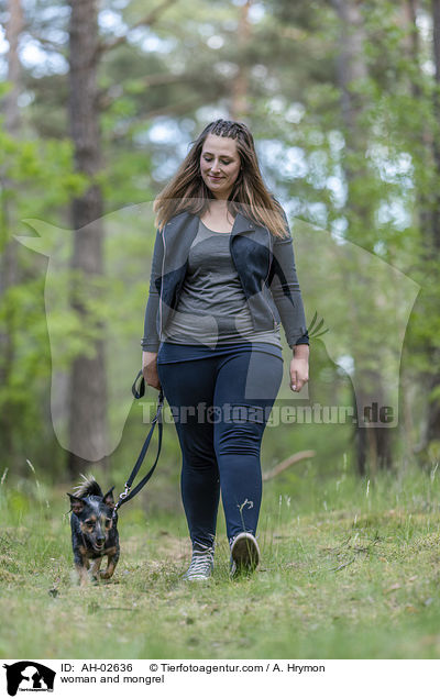 Frau und Mischling / woman and mongrel / AH-02636