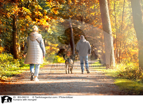 Menschen mit Mischling / humans with mongrel / BS-08610