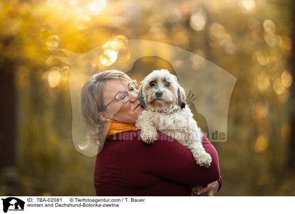 Frau und Dackel-Bolonka-zwetna / woman and Dachshund-Bolonka-zwetna / TBA-02081