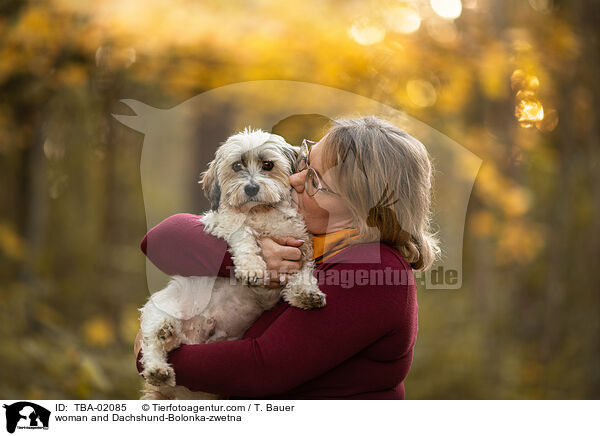 Frau und Dackel-Bolonka-zwetna / woman and Dachshund-Bolonka-zwetna / TBA-02085