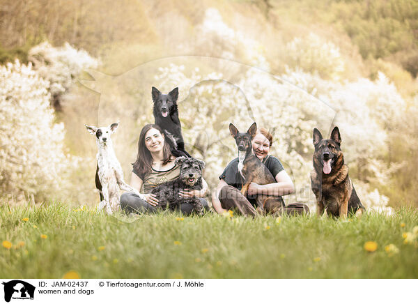 Frauen und Hunde / women and dogs / JAM-02437