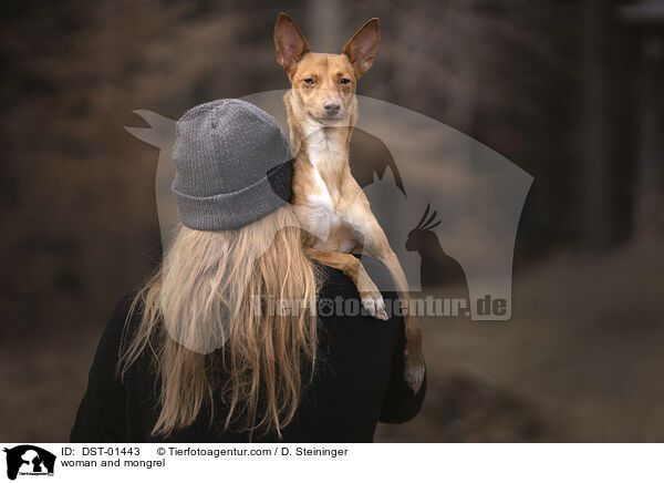 Frau und Mischling / woman and mongrel / DST-01443