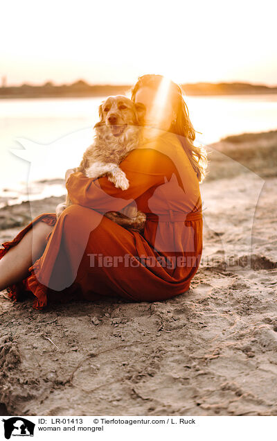 Frau und Mischling / woman and mongrel / LR-01413