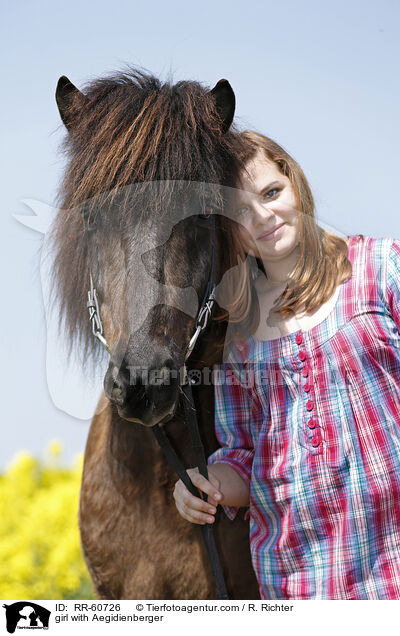 Mdchen mit Aegidienberger / girl with Aegidienberger / RR-60726