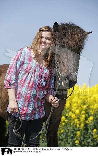 Mdchen mit Aegidienberger / girl with Aegidienberger / RR-60729