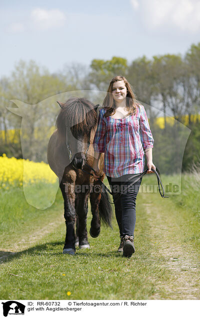 Mdchen mit Aegidienberger / girl with Aegidienberger / RR-60732