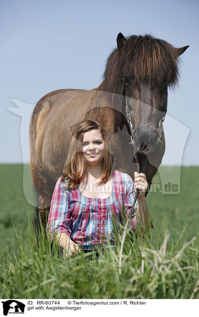 Mdchen mit Aegidienberger / girl with Aegidienberger / RR-60744