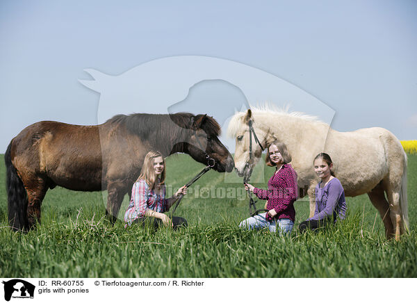 Mdchen mit Ponys / girls with ponies / RR-60755