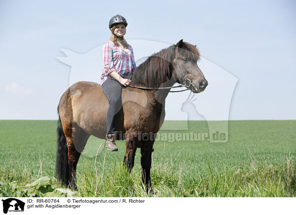 Mdchen mit Aegidienberger / girl with Aegidienberger / RR-60764