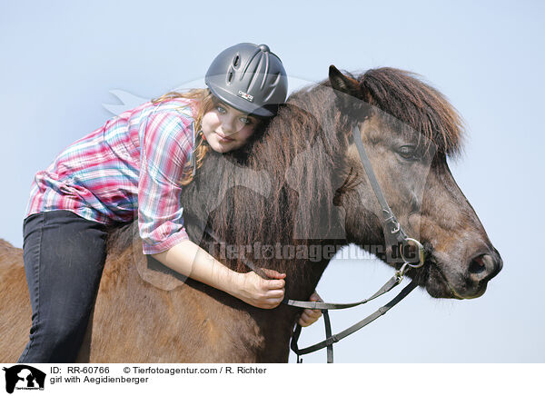 Mdchen mit Aegidienberger / girl with Aegidienberger / RR-60766