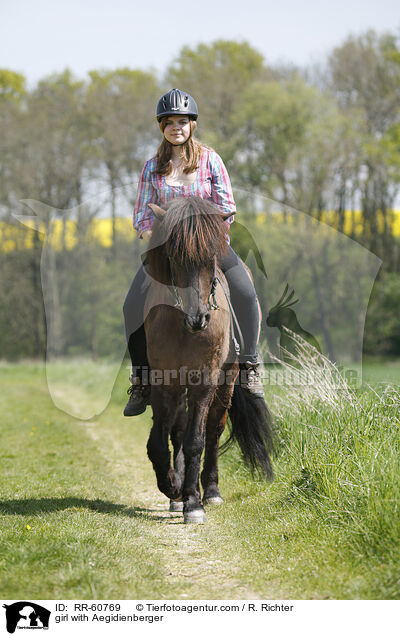 Mdchen mit Aegidienberger / girl with Aegidienberger / RR-60769