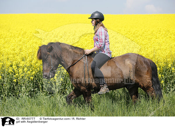 Mdchen mit Aegidienberger / girl with Aegidienberger / RR-60777