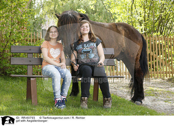 Mdchen mit Aegidienberger / girl with Aegidienberger / RR-60793