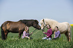 girls with ponies