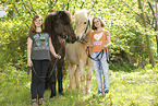 girls with ponies