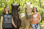 girls with ponies