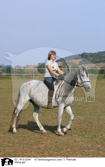 riding girl / IP-01294