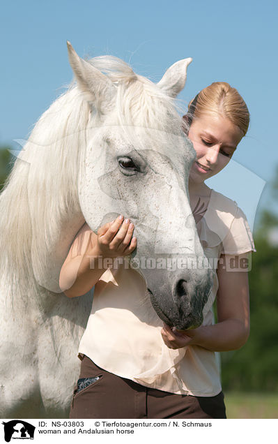 Frau und Andalusier / woman and Andalusian horse / NS-03803
