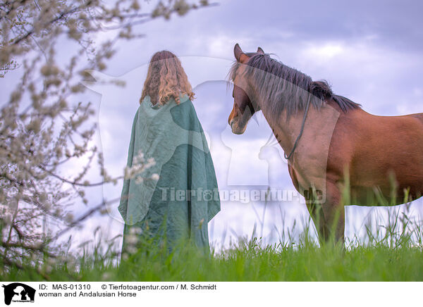 Frau und Andalusier / woman and Andalusian Horse / MAS-01310