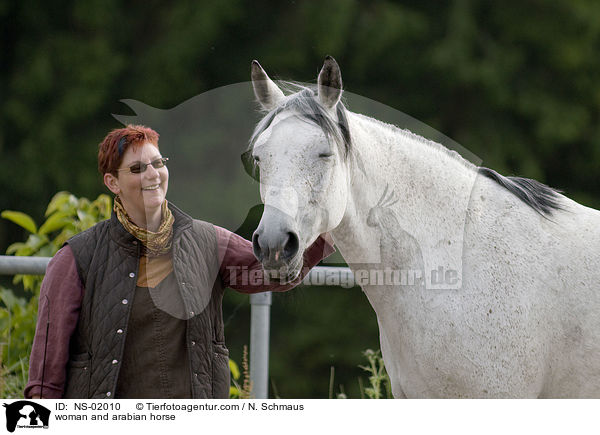 woman and arabian horse / NS-02010