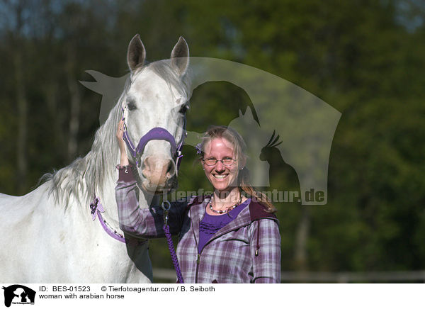 woman with arabian horse / BES-01523