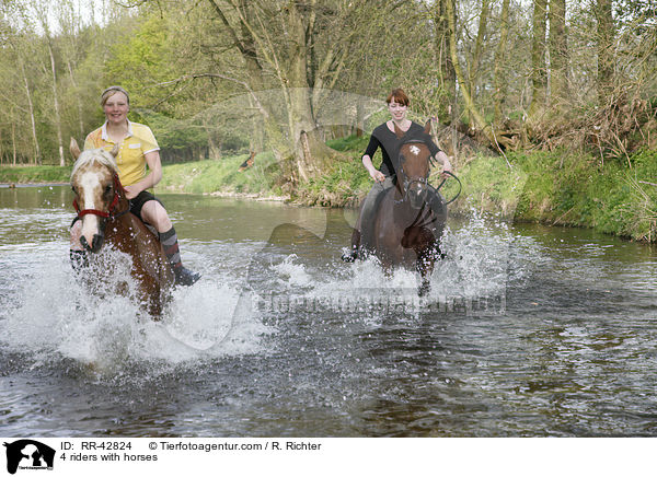 4 Reiter mit Pferd / 4 riders with horses / RR-42824