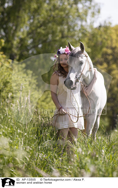 Frau und Araber / woman and arabian horse / AP-13505